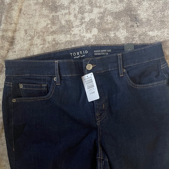 New Never Worn with Tags Torrid Perfect Super Flare Jean - Picture 2 of 2